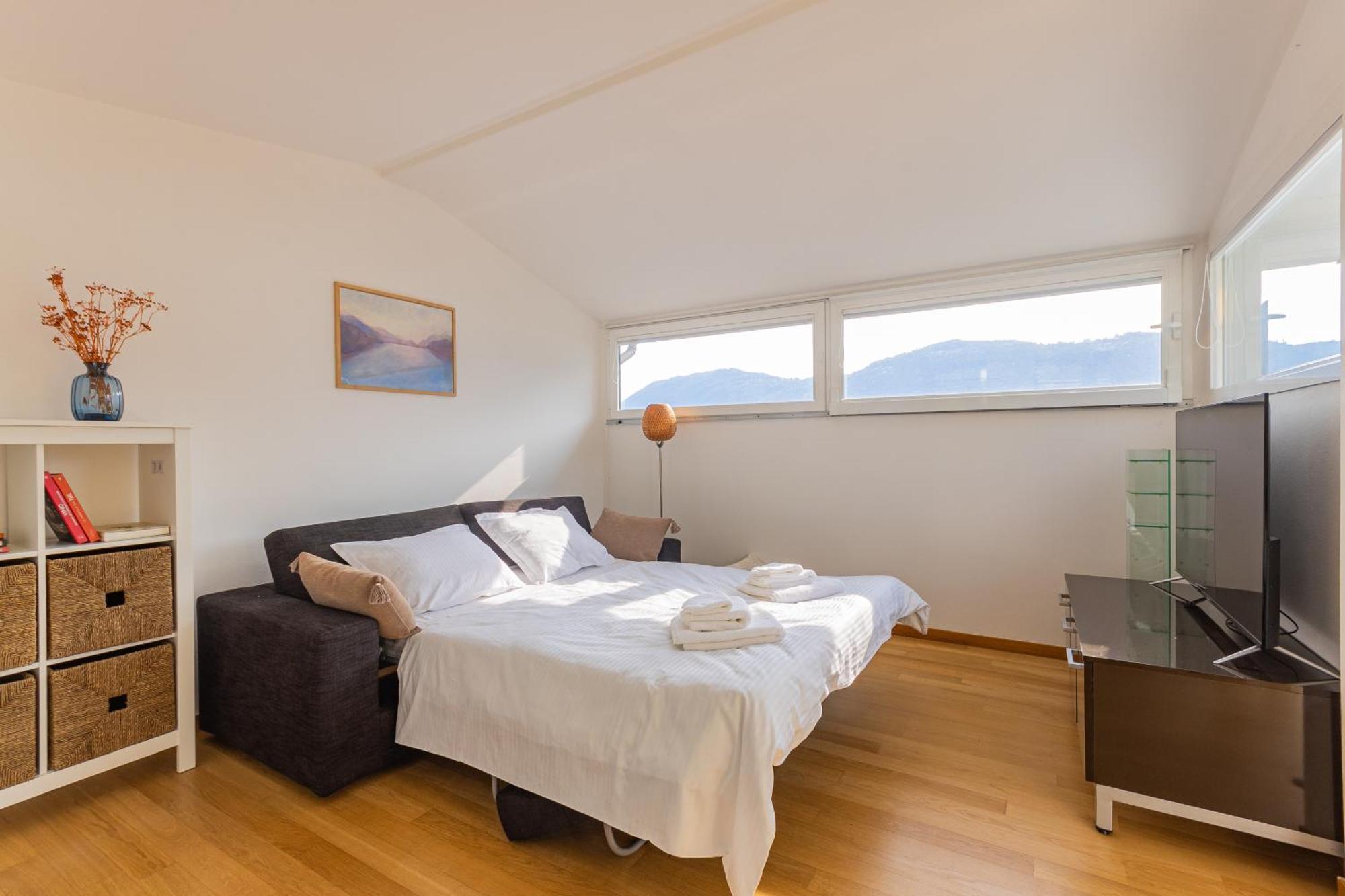 Casa Madlen - Bright Attic With Marvelous View Lägenhet Campione dʼItalia Exteriör bild